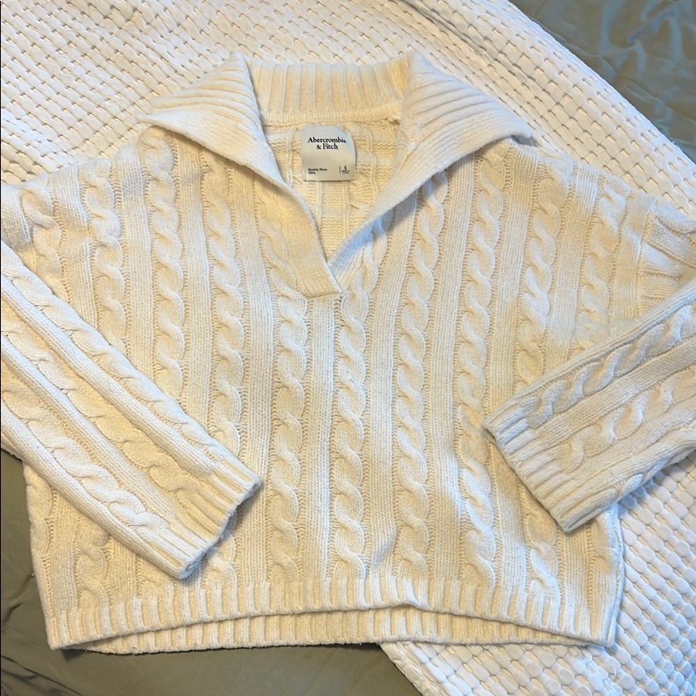 Abercrombie & Fitch Women's White Cable Knit Sweater